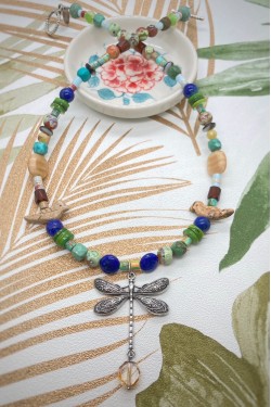 Collier court de fabrication artisanale par la créatrice  Aniki Bijoux