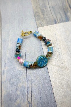 Bracelet aux couleurs lumineuses création Aniki Bijoux