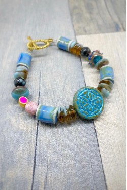 Bracelet aux couleurs lumineuses création Aniki Bijoux