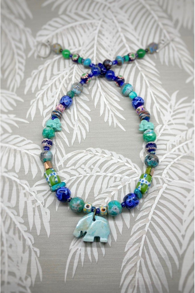 Collier court de fabrication artisanale par la créatrice  Aniki Bijoux