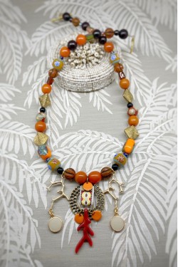 Collier court de fabrication artisanale par la créatrice  Aniki Bijoux