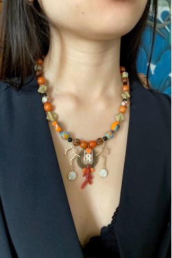 Collier court de fabrication artisanale par la créatrice  Aniki Bijoux