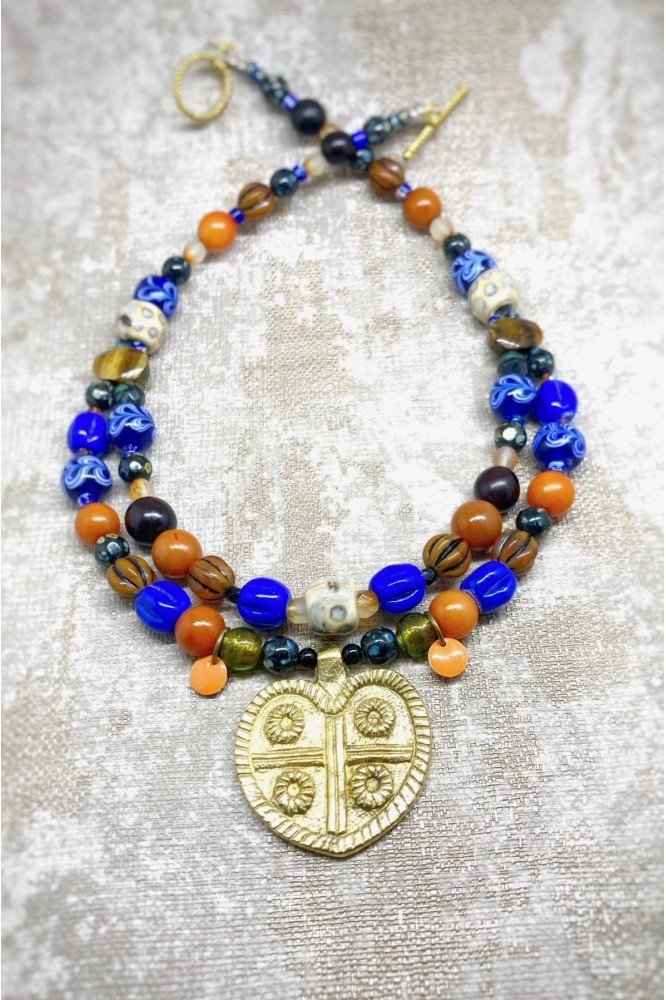 Collier court de fabrication artisanale par la créatrice  Aniki Bijoux