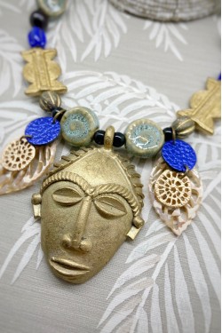 Collier court de fabrication artisanale par la créatrice  Aniki Bijoux