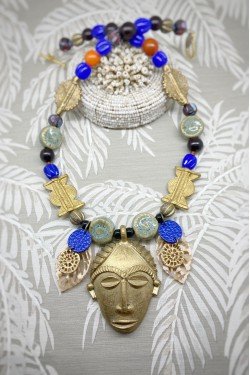 Collier court de fabrication artisanale par la créatrice  Aniki Bijoux