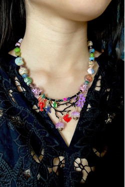 Collier court de fabrication artisanale par la créatrice  Aniki Bijoux