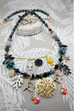 Collier court de fabrication artisanale par la créatrice  Aniki Bijoux