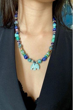 Collier court de fabrication artisanale par la créatrice  Aniki Bijoux