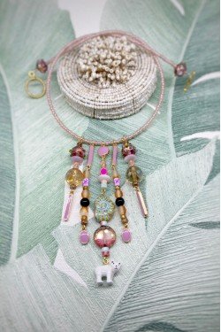 Collier long réalisé avec de belles perles sélectionnées par Aniki Bijoux