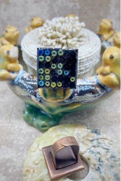 Bijou haute fantaisie réalisé par la créatrice Aniki Bijoux