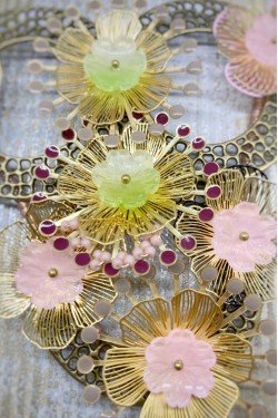 Collier long d'inspiration africaine avec de belles perles sélectionnées par Aniki Bijoux