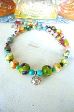 Collier mi-long d'inspiration asiatique  avec des perles de Bali, Aniki Bijoux