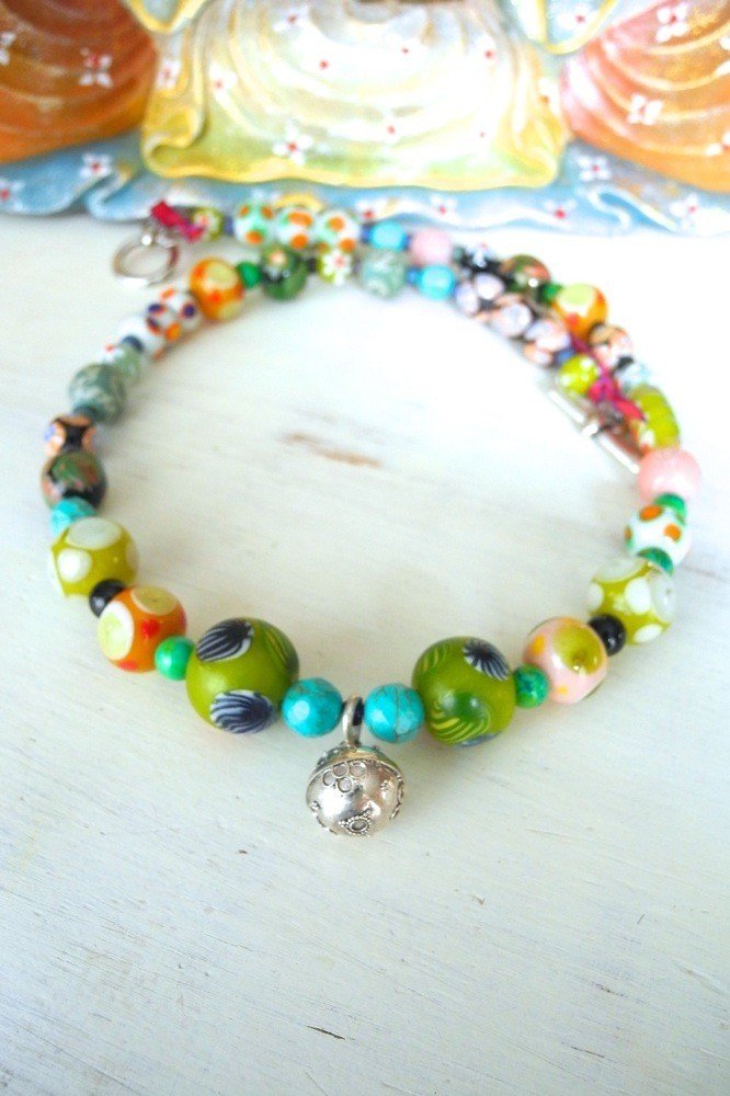 Collier mi-long d'inspiration asiatique avec des perles de Bali, Aniki Bijoux Collier mi-long d'inspiration asiatique avec des perles de Bali, Aniki Bijoux