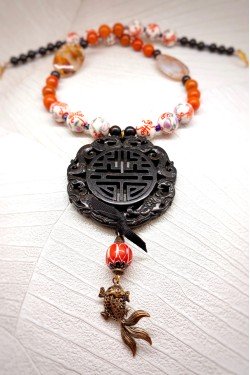Collier mi-long d'inspiration asiatique avec belle pièce de jade Aniki Bijoux