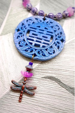 Collier mi-long d'inspiration asiatique avec belle pièce de jade Aniki Bijoux