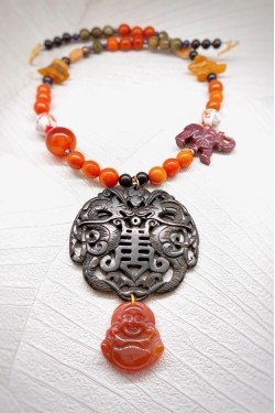 Collier mi-long d'inspiration asiatique avec belle pièce de jade Aniki Bijoux