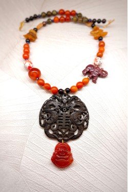 Collier mi-long d'inspiration asiatique avec belle pièce de jade Aniki Bijoux