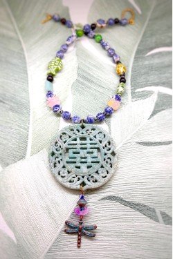 Collier mi-long d'inspiration asiatique avec belle pièce de jade Aniki Bijoux
