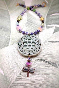 Collier mi-long d'inspiration asiatique avec belle pièce de jade Aniki Bijoux