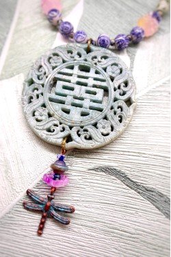 Collier mi-long d'inspiration asiatique avec belle pièce de jade Aniki Bijoux