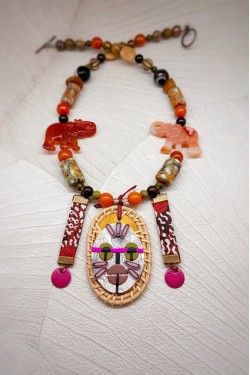 Collier court de fabrication artisanale par la créatrice  Aniki Bijoux