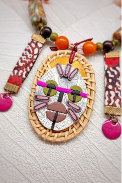 Collier court de fabrication artisanale par la créatrice  Aniki Bijoux