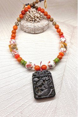 Collier mi-long d'inspiration asiatique avec belle pièce de jade Aniki Bijoux