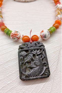 Collier mi-long d'inspiration asiatique avec belle pièce de jade Aniki Bijoux