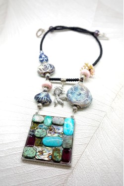 Collier long d'inspiration asiatique avec de belles perles chinoises Aniki Bijoux