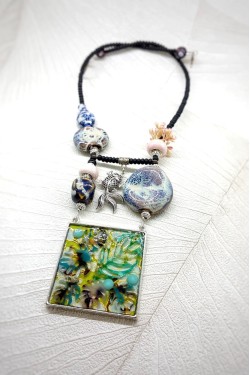 Collier long d'inspiration asiatique avec de belles perles chinoises Aniki Bijoux