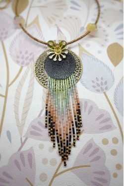 Collier long d'inspiration asiatique avec de belles perles chinoises Aniki Bijoux
