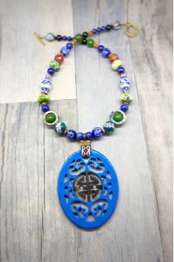 Collier mi-long d'inspiration asiatique avec belle pièce de jade Aniki Bijoux