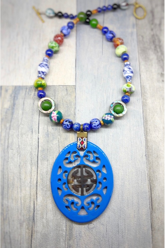 Collier mi-long d'inspiration asiatique avec belle pièce de jade Aniki Bijoux