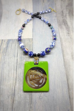 Collier mi-long d'inspiration asiatique avec belle pièce de jade Aniki Bijoux