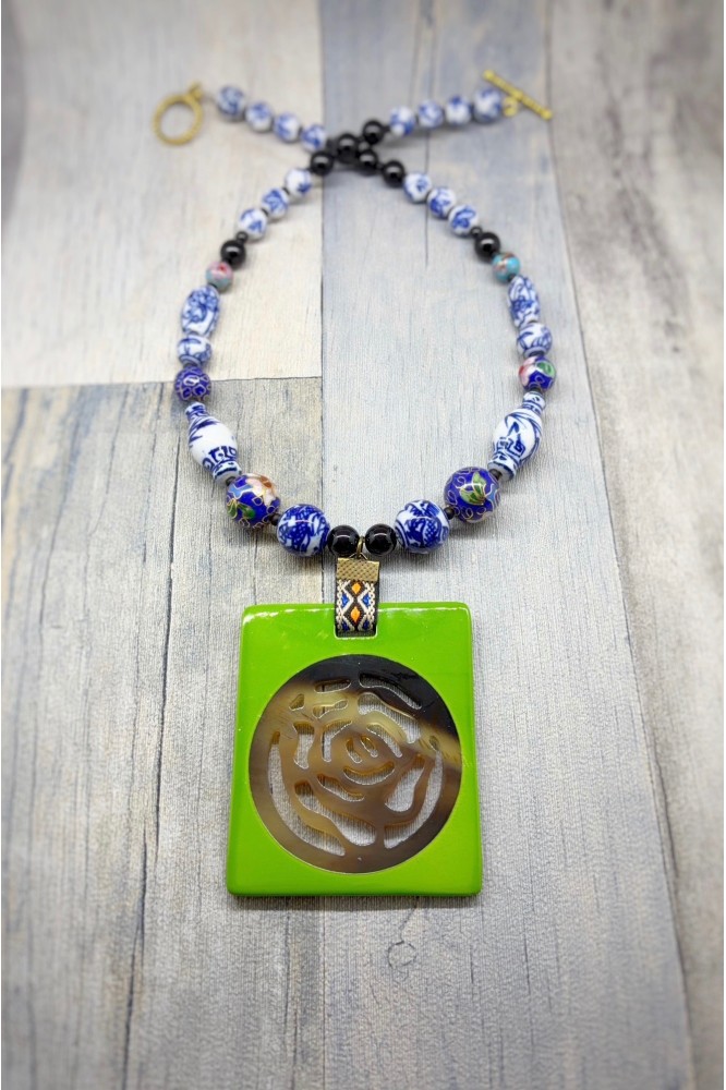 Collier mi-long d'inspiration asiatique avec belle pièce de jade Aniki Bijoux