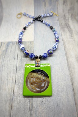 Collier mi-long d'inspiration asiatique avec belle pièce de jade Aniki Bijoux