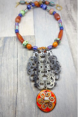 Collier mi-long d'inspiration asiatique avec belle pièce de jade Aniki Bijoux