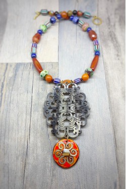 Collier mi-long d'inspiration asiatique avec belle pièce de jade Aniki Bijoux