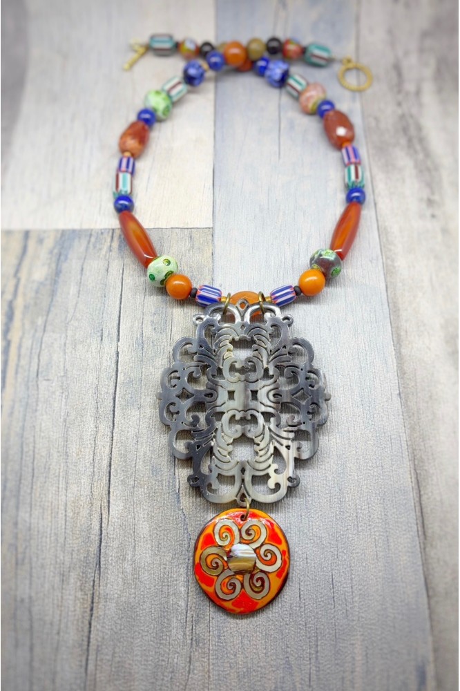 Collier mi-long d'inspiration asiatique avec belle pièce de jade Aniki Bijoux