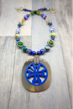 Collier mi-long d'inspiration asiatique avec belle pièce de jade Aniki Bijoux