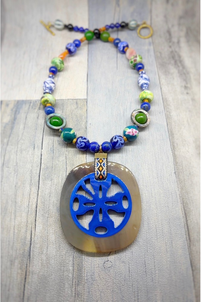 Collier mi-long d'inspiration asiatique avec belle pièce de jade Aniki Bijoux