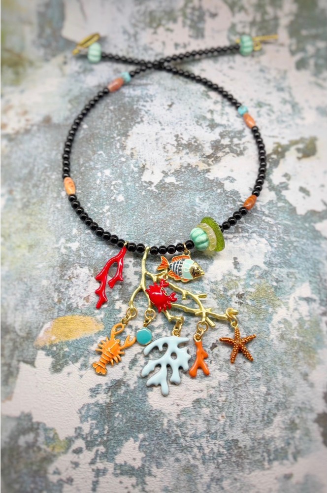 Collier court de fabrication artisanale par la créatrice  Aniki Bijoux