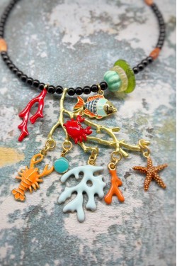 Collier court de fabrication artisanale par la créatrice  Aniki Bijoux