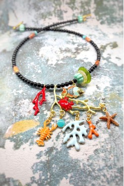 Collier court de fabrication artisanale par la créatrice  Aniki Bijoux