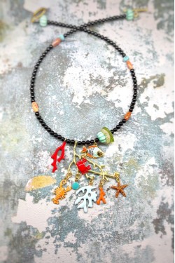 Collier court de fabrication artisanale par la créatrice  Aniki Bijoux