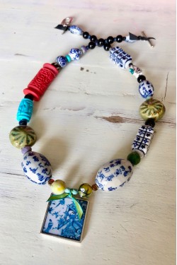 collier chinoiserie pagode