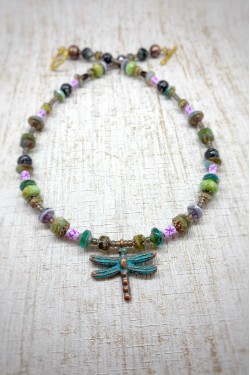 Collier long réalisé avec de belles perles sélectionnées par Aniki Bijoux