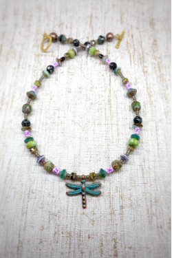 Collier long réalisé avec de belles perles sélectionnées par Aniki Bijoux