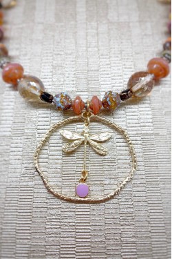 Collier long réalisé avec de belles perles sélectionnées par Aniki Bijoux