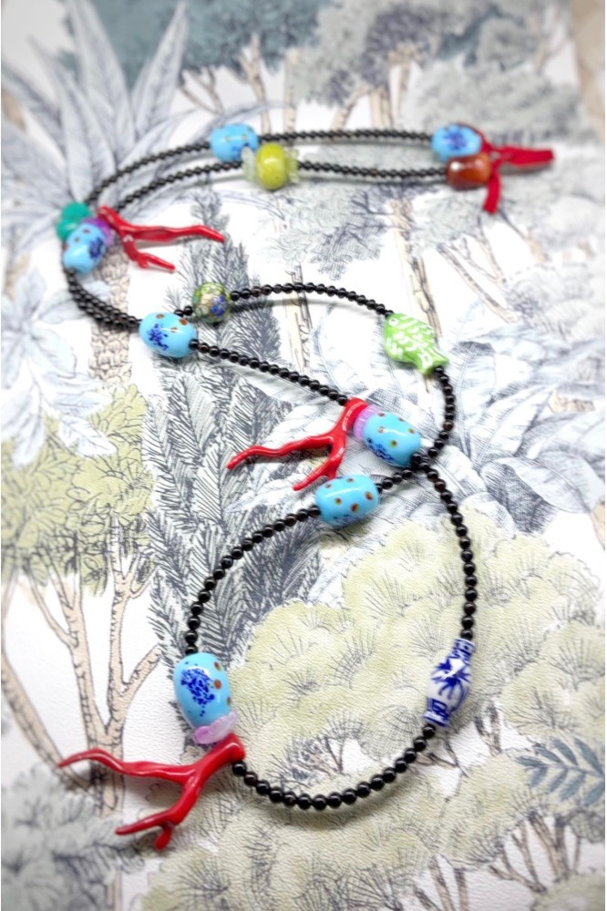 Sautoir fabriqué à partir de perles venues d'Asie, création Aniki Bijoux